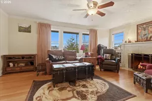 706 W B St, Rainier, OR 97048 - Photo 4