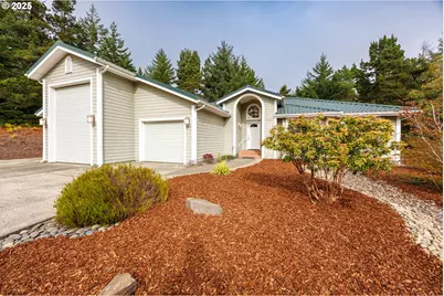 2184 13th St, Florence, OR 97439 - Photo 4