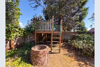 220 NE Cambridge Cir, Corvallis, OR 97330 - Photo 10