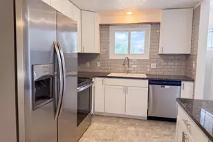 220 NE Cambridge Cir, Corvallis, OR 97330 - Photo 16