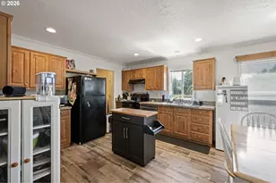 722 S 8th St, Cottage Grove, OR 97424 - Photo 12