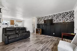 722 S 8th St, Cottage Grove, OR 97424 - Photo 8