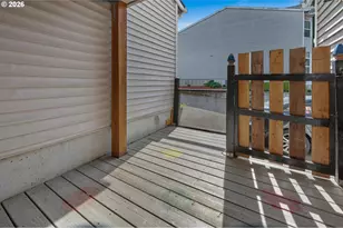 10324 NE Fargo St, Portland, OR 97220 - Photo 34