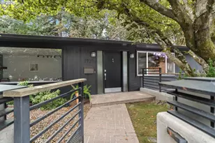 2727 SW Patton Ct, Portland, OR 97201 - Photo 2
