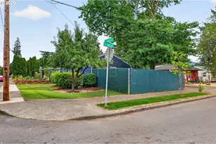 9006 SE Duke St, Portland, OR 97266 - Photo 24