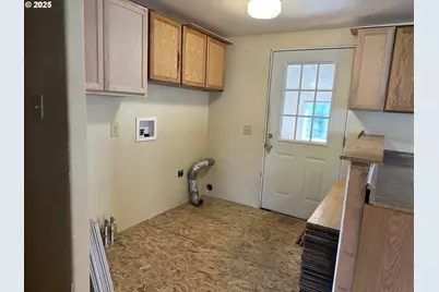 25656 Wildwood Rd, Veneta, OR 97487 - Photo 12