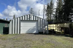 25656 Wildwood Rd, Veneta, OR 97487 - Photo 16