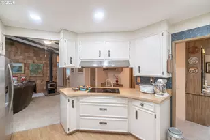 2120 Robins Ln SE, Salem, OR 97306 - Photo 16