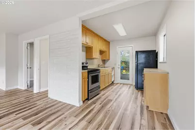 8011 N Clarendon Ave, Portland, OR 97203 - Photo 6