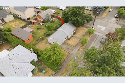 8011 N Clarendon Ave, Portland, OR 97203 - Photo 20