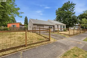 8011 N Clarendon Ave, Portland, OR 97203 - Photo 2