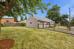 8011 N Clarendon Ave, Portland, OR 97203 - Photo 18