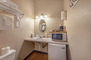 210 Hartman Ave, Maupin, OR 97037 - Photo 40