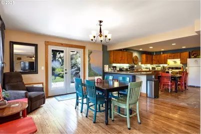 210 Hartman Ave, Maupin, OR 97037 - Photo 26