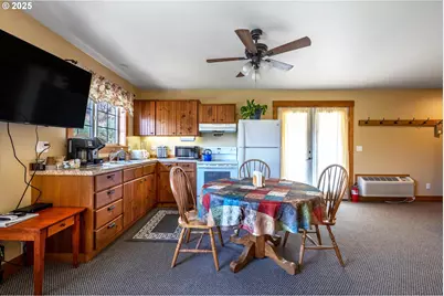 210 Hartman Ave, Maupin, OR 97037 - Photo 32