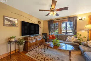 210 Hartman Ave, Maupin, OR 97037 - Photo 24