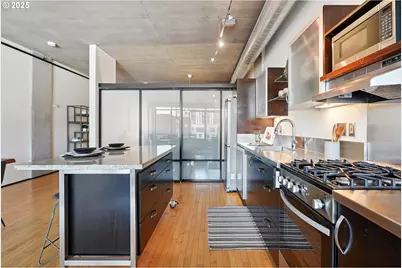 1410 NW Kearney St #621, Portland, OR 97209 - Photo 14