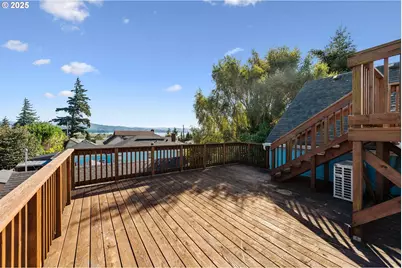 584 Exchange St, North Bend, OR 97459 - Photo 4