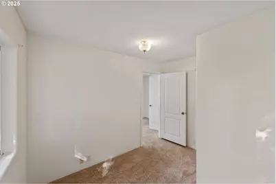 584 Exchange St, North Bend, OR 97459 - Photo 24