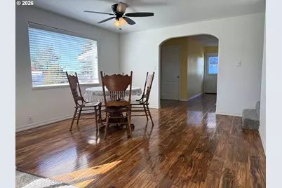 584 Exchange St, North Bend, OR 97459 - Photo 16
