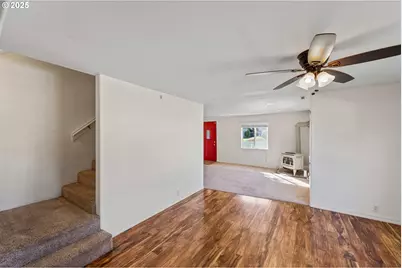 584 Exchange St, North Bend, OR 97459 - Photo 12