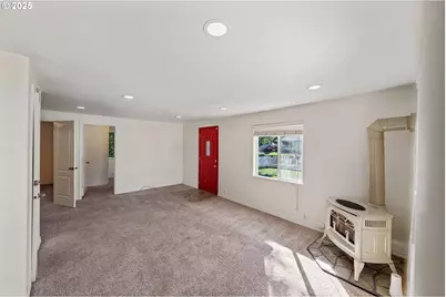 584 Exchange St, North Bend, OR 97459 - Photo 10