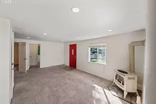 584 Exchange St, North Bend, OR 97459 - Photo 10