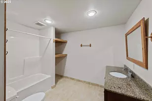 584 Exchange St, North Bend, OR 97459 - Photo 28