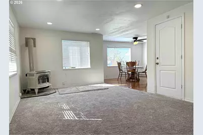 584 Exchange St, North Bend, OR 97459 - Photo 18