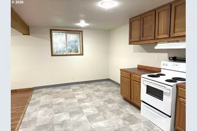 584 Exchange St, North Bend, OR 97459 - Photo 28