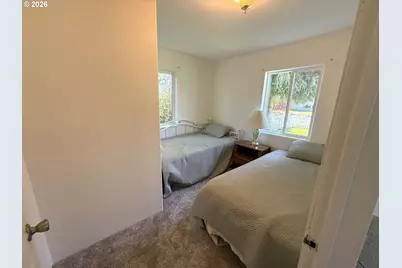 584 Exchange St, North Bend, OR 97459 - Photo 24