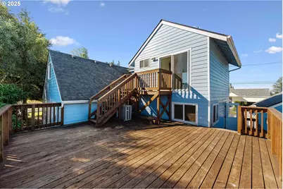 584 Exchange St, North Bend, OR 97459 - Photo 8