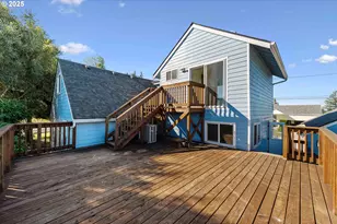 584 Exchange St, North Bend, OR 97459 - Photo 8