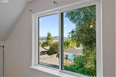 584 Exchange St, North Bend, OR 97459 - Photo 42