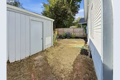 2380 Emerald St, Eugene, OR 97403 - Photo 26
