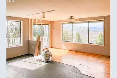 546 NE Denver St, Roseburg, OR 97470 - Photo 4