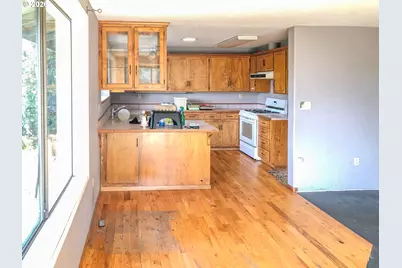 546 NE Denver St, Roseburg, OR 97470 - Photo 10