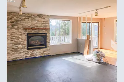 546 NE Denver St, Roseburg, OR 97470 - Photo 2