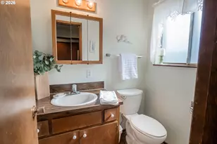1421 Lawnridge Ave, Springfield, OR 97477 - Photo 24
