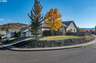 115 Silverado St, Roseburg, OR 97471 - Photo 4