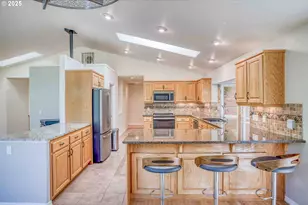 87942 Kelsie Way, Florence, OR 97439 - Photo 12