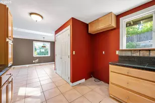 9320 SW Boones Ferry Rd, Portland, OR 97219 - Photo 14