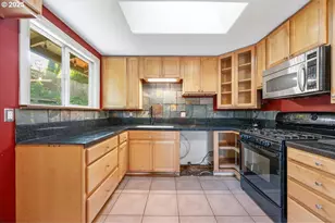 9320 SW Boones Ferry Rd, Portland, OR 97219 - Photo 12