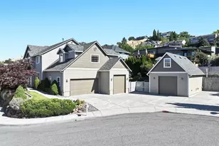 1826 Minnesota St, The Dalles, OR 97058 - Photo 2