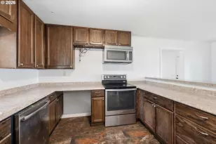 23892 Butler Rd, Elmira, OR 97437 - Photo 8