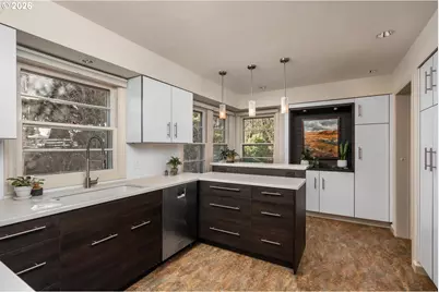 1021 SW Stephenson Ct, Portland, OR 97219 - Photo 18