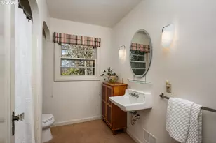 1021 SW Stephenson Ct, Portland, OR 97219 - Photo 26