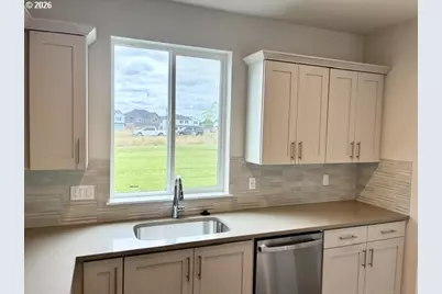 8574 SE Bobcat Ln, Hillsboro, OR 97123 - Photo 6