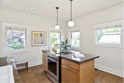 2136 SE Grant St, Portland, OR 97214 - Photo 12