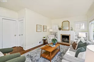 2136 SE Grant St, Portland, OR 97214 - Photo 4